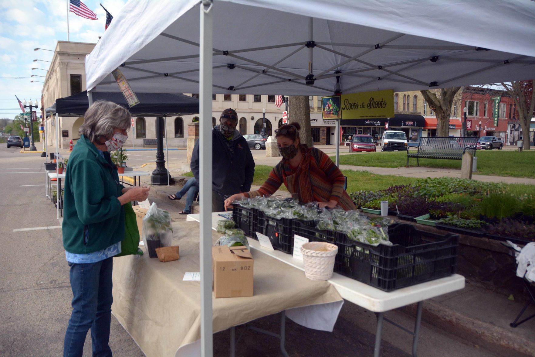Baraboo Farmer's Market adjusts for safety during COVID-19 pandemic